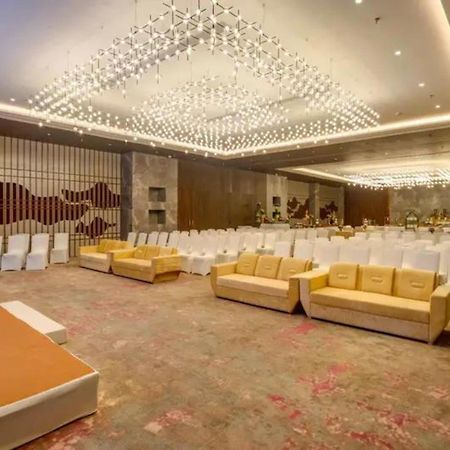 The Amore Surat Exterior foto