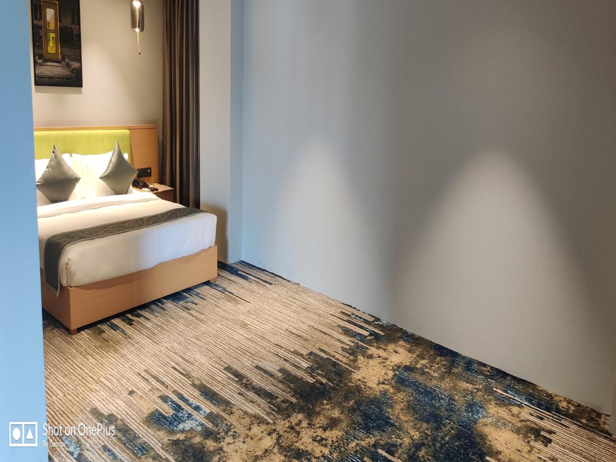 The Amore Surat Exterior foto