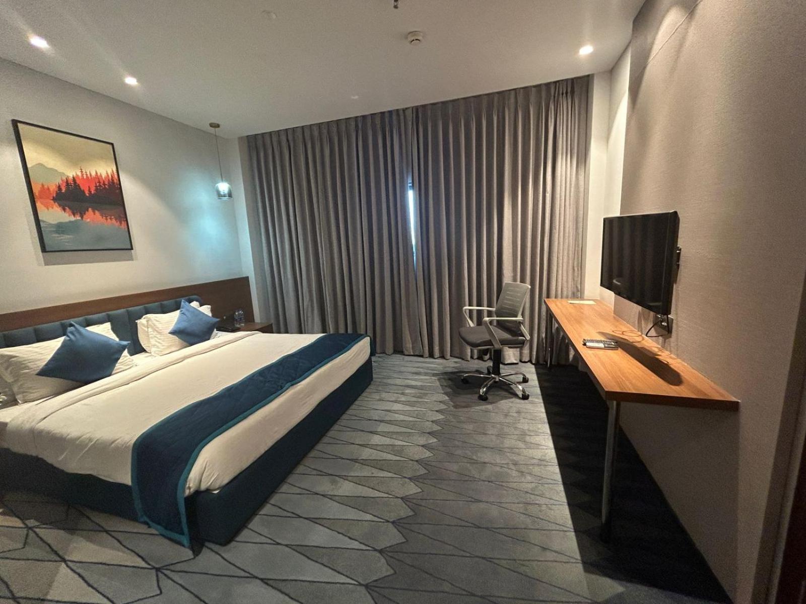 The Amore Surat Exterior foto